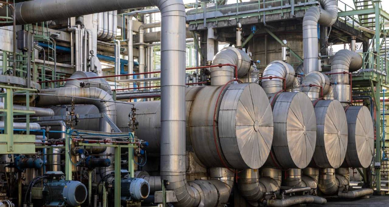 Instalaciones en forma de tubo de la refinería de A Coruña